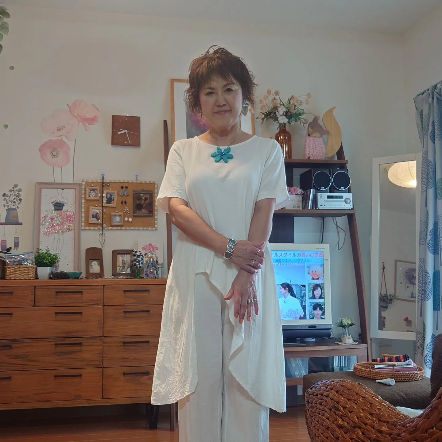 蒸し暑い日の涼しげ白コーデ