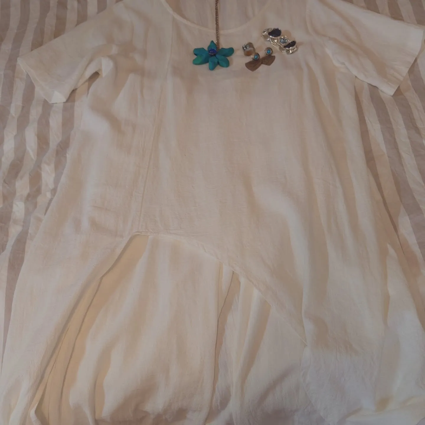 蒸し暑い日の涼しげ白コーデ