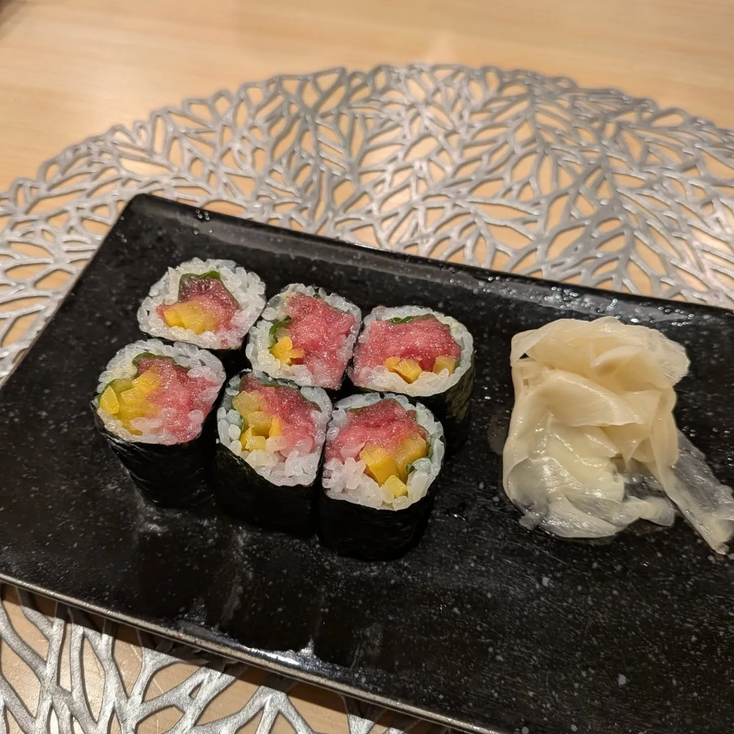 仕事帰りに自分の会社『鮨家』で、お金を使うの巻。